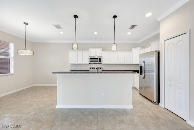 kitchen featuring appliances with stainless steel finishes, light tile patterned flooring, an island with sink, and pendant lighting