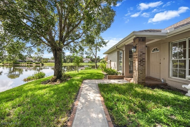 view of yard featuring a water view