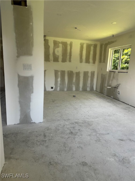 empty room featuring concrete flooring