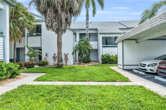 view of front of home featuring a front lawn