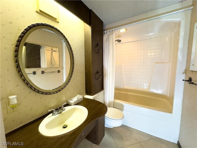 full bathroom featuring tile patterned flooring, sink, shower / bathtub combination with curtain, and toilet