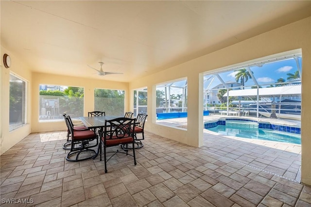 sunroom with ceiling fan