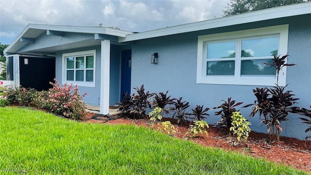 view of side of property featuring a yard