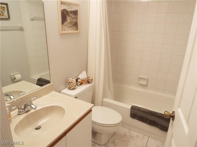 full bathroom featuring vanity, toilet, and shower / bath combo