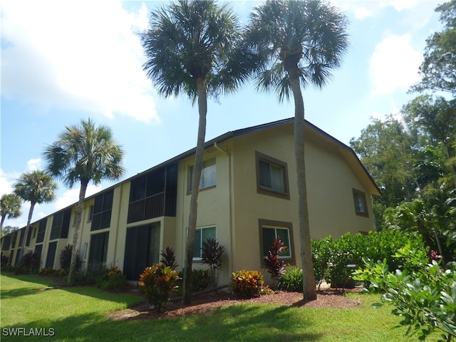 exterior space featuring a lawn