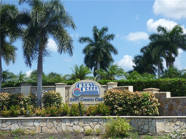 view of community / neighborhood sign