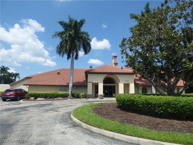 view of mediterranean / spanish-style house