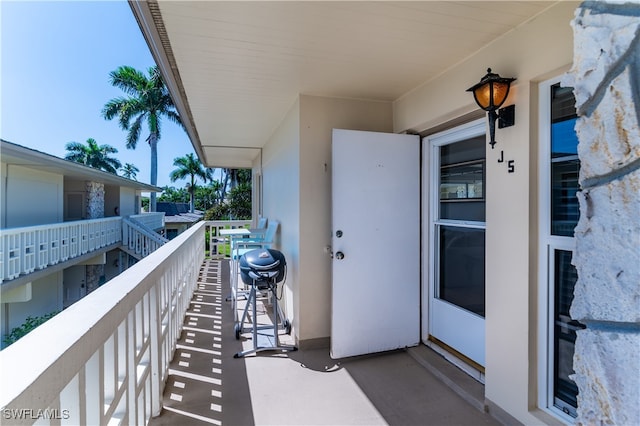 balcony featuring a grill