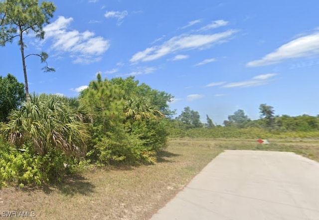 Listing photo 3 for 5905 Susan Ave N, Lehigh Acres FL 33971