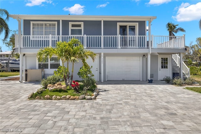 view of front facade featuring a garage