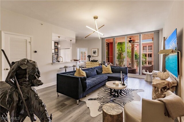 living room featuring sink, a notable chandelier, and hardwood / wood-style floors