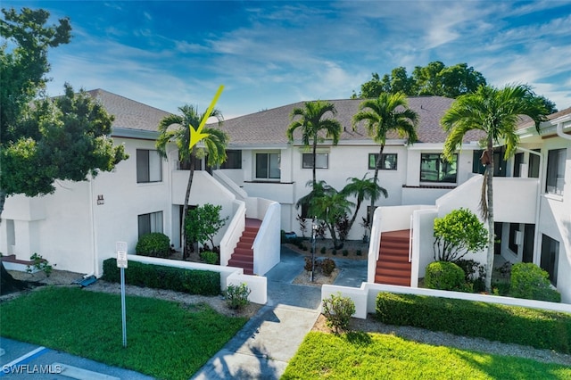 view of front of home with a front lawn