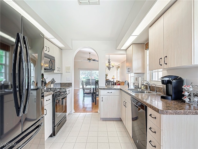 kitchen with black appliances, kitchen peninsula, sink, ceiling fan, and light wood-type flooring