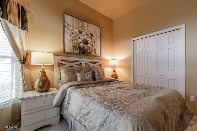 bedroom featuring a closet