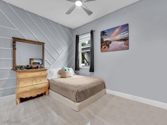 bedroom with ceiling fan and baseboards