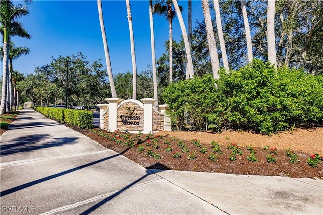 view of community / neighborhood sign