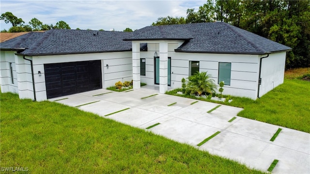 view of front of home featuring a garage and a front yard