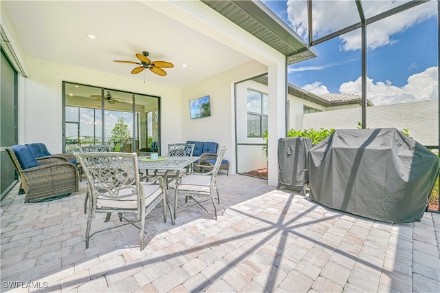 sunroom with ceiling fan