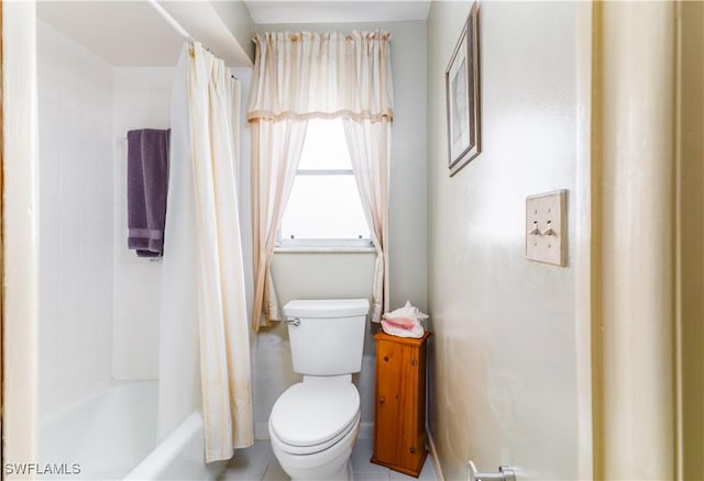 bathroom featuring toilet and shower / bath combo