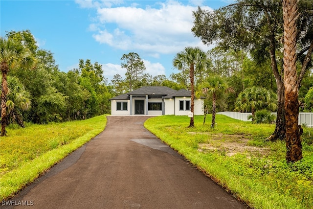 single story home featuring a front yard