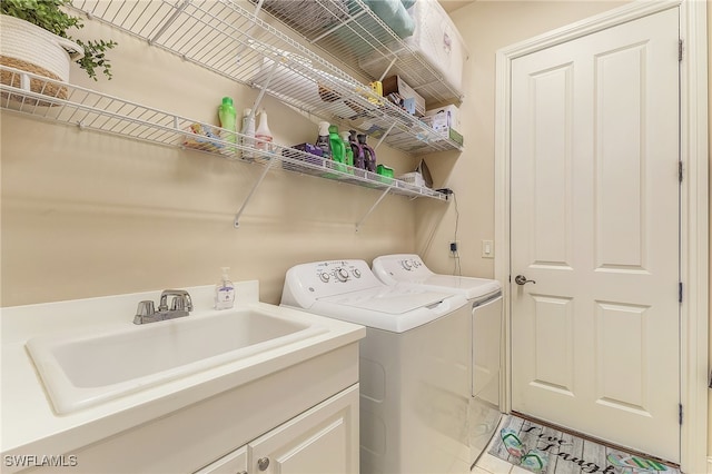 laundry room featuring sink, cabinets, light tile patterned floors, and independent washer and dryer