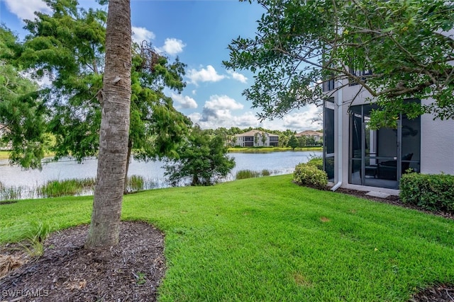 view of yard featuring a water view