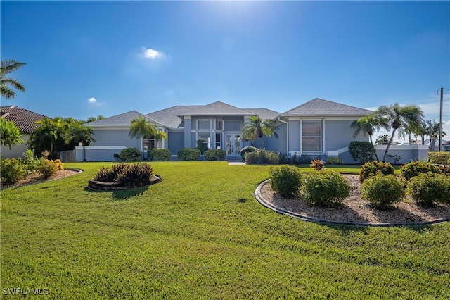 ranch-style house featuring a front yard