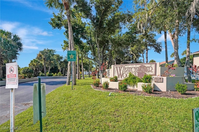 community sign with a yard