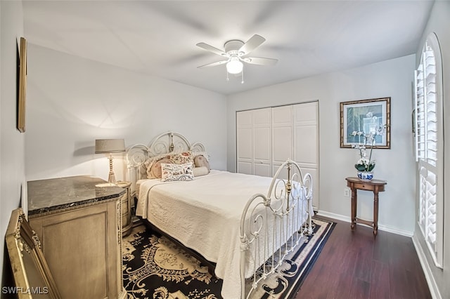 bedroom featuring dark wood-type flooring, ceiling fan, and a closet