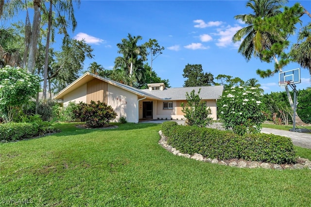 single story home featuring a front lawn