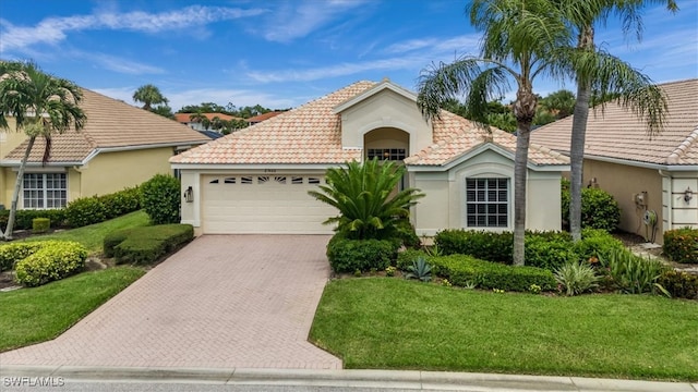 view of front of property featuring a front lawn and a garage