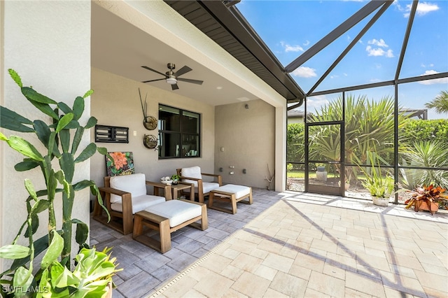 sunroom with ceiling fan