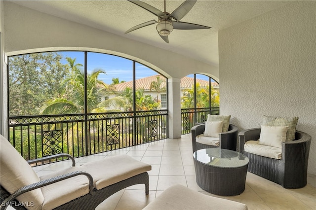 sunroom featuring ceiling fan