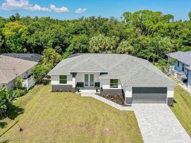 view of front of home featuring a front yard and a garage