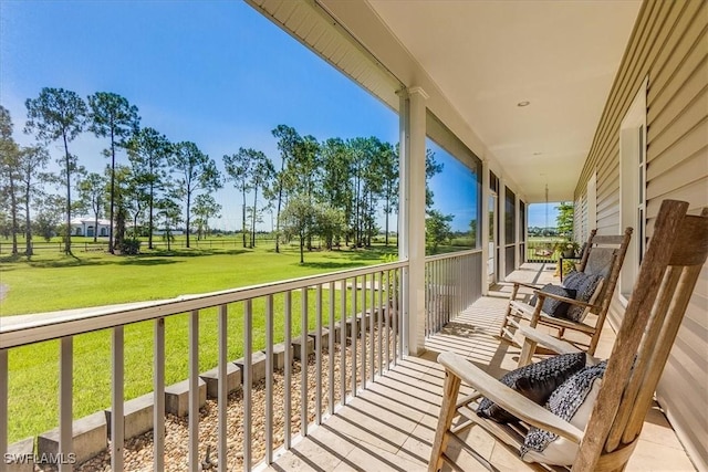 balcony featuring covered porch