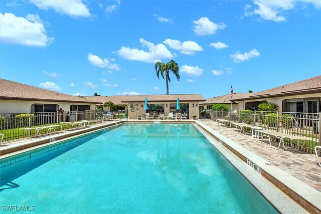 view of swimming pool