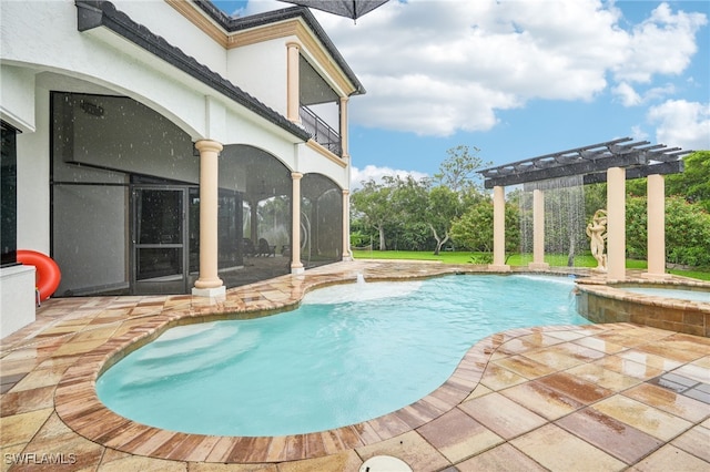 view of pool featuring a pergola, a patio area, and an in ground hot tub