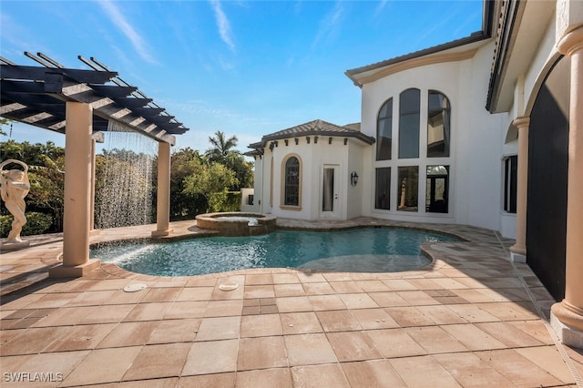 view of pool featuring a pool with connected hot tub, a pergola, and a patio area