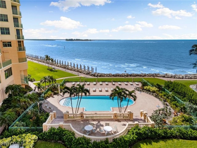 view of swimming pool featuring a water view