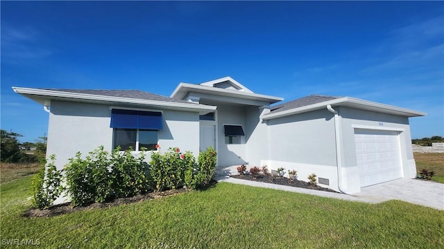 view of front facade featuring a front yard and a garage