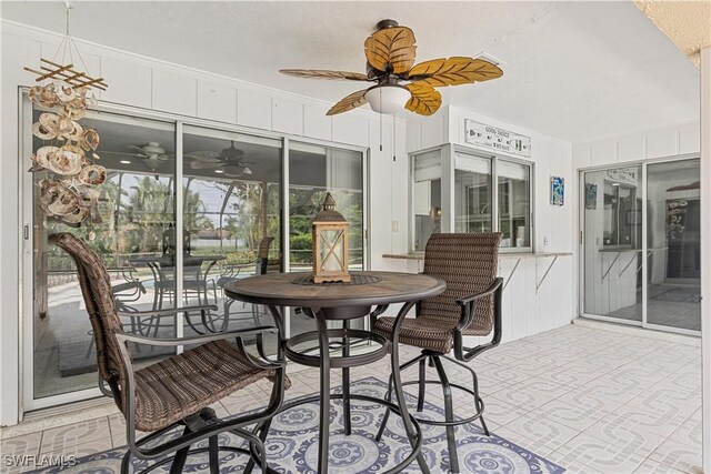 sunroom featuring ceiling fan