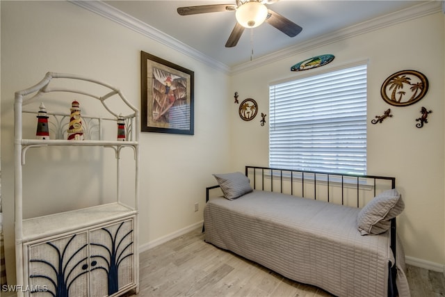 bedroom featuring light hardwood / wood-style floors, ornamental molding, and ceiling fan