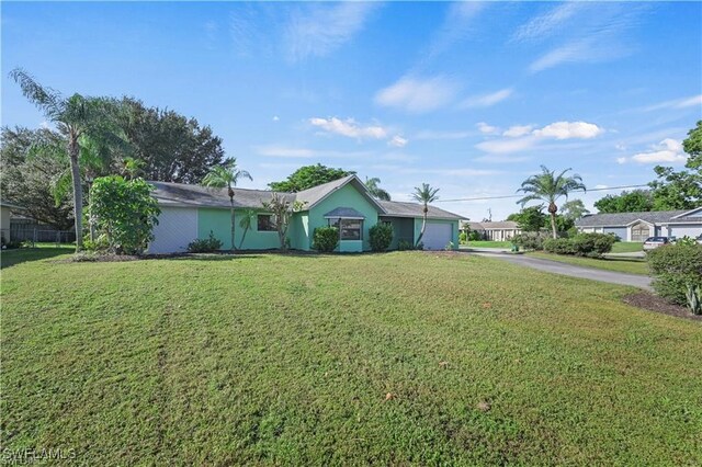 ranch-style house featuring a front yard