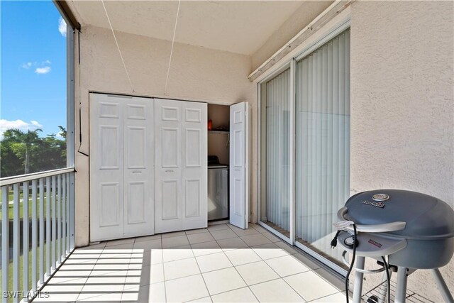 14831 Park Lake Dr Unit 309, Fort Myers, FL 33919 - balcony featuring grilling area and washer / dryer