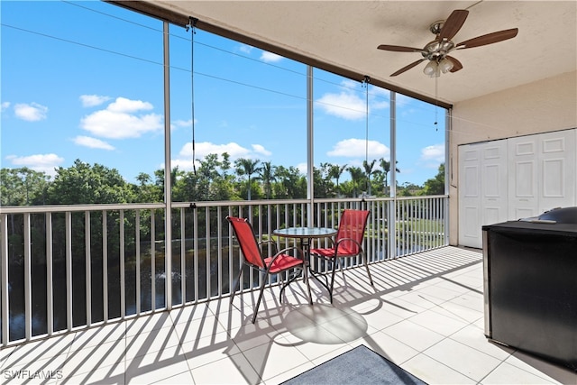 sunroom featuring ceiling fan