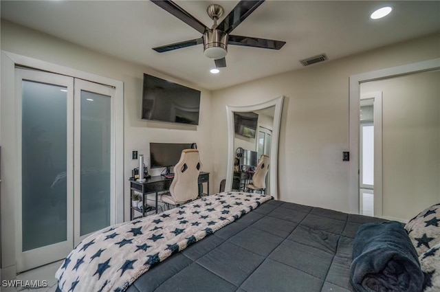 bedroom with ceiling fan