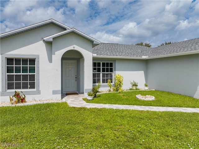 single story home featuring a front yard