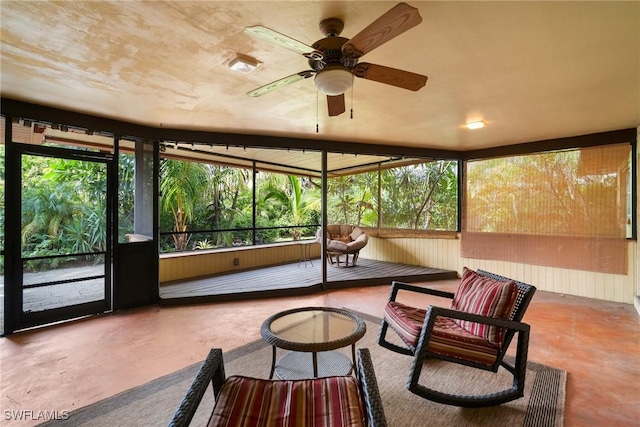 sunroom featuring ceiling fan