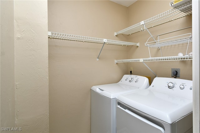 washroom featuring washing machine and clothes dryer