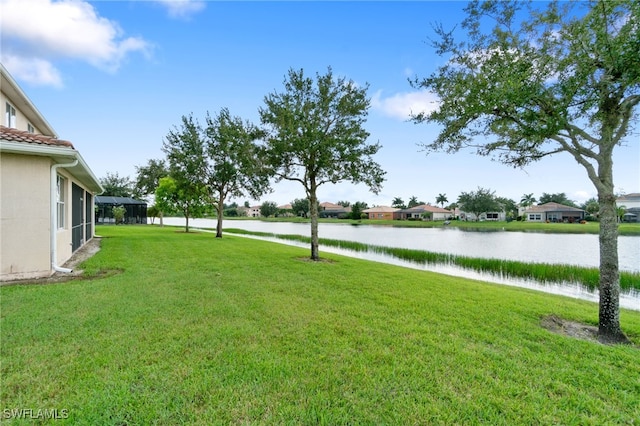 view of yard featuring a water view